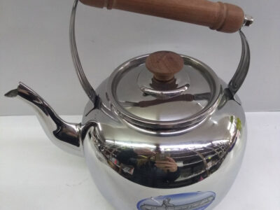 PAVA GAMUZA BRILLO 1,4 Lts. (Mango y Perilla de Madera)